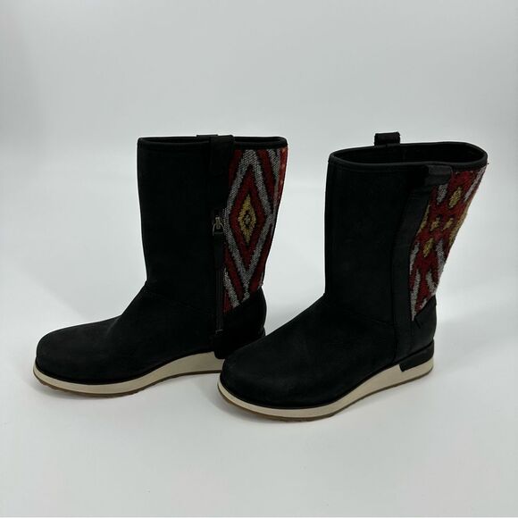 Merrell Womens Roam Pull On Waterproof Boots Size 5